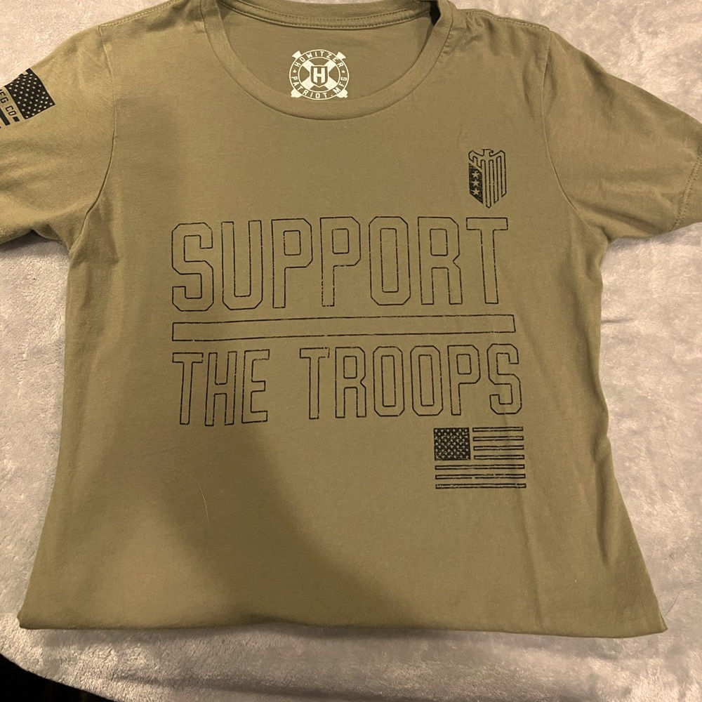 Womens howitzer shirt size small